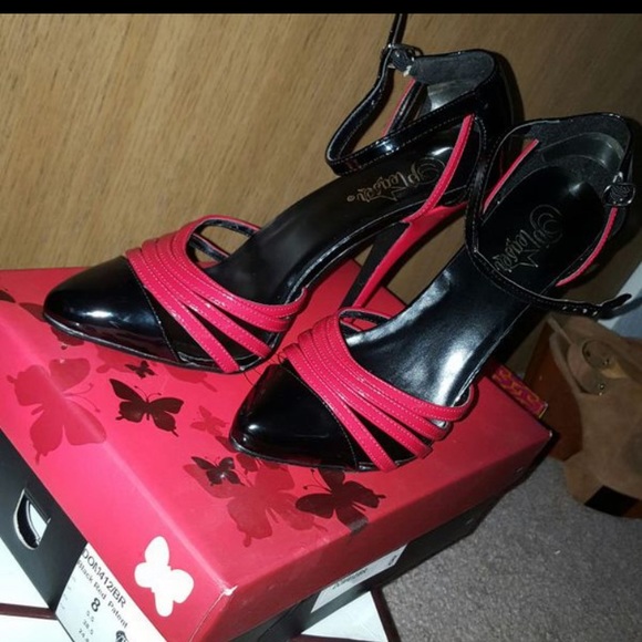 Red and Black pumps - Picture 2 of 2